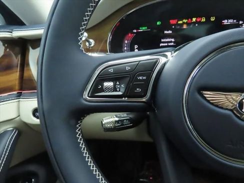 New 2025 Bentley Flying Spur Plug-In Hybrid image 12