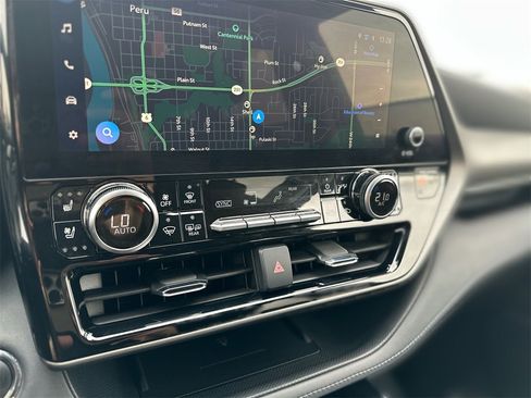 Used 2023 Toyota Highlander Limited image 18