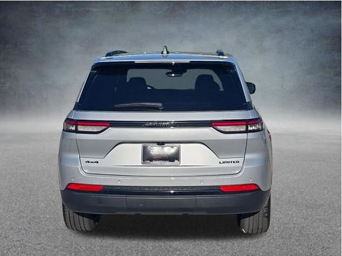 Used 2024 Jeep Grand Cherokee Limited w/ Black Appearance Package image 6