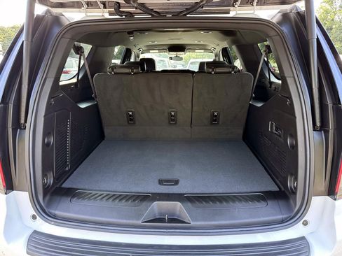 Used 2022 Chevrolet Suburban LT w/ Luxury Package AWD/4WD image 7