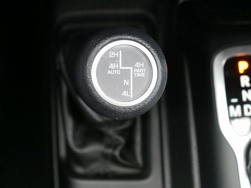 Used 2022 Jeep Gladiator Willys image 24