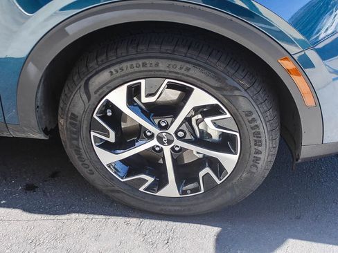 Used 2025 Kia Sportage EX AWD/4WD image 12