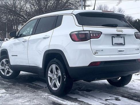 Used 2024 Jeep Compass Latitude image 12