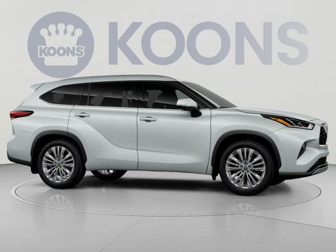 New 2026 Toyota Highlander Platinum AWD/4WD image 16