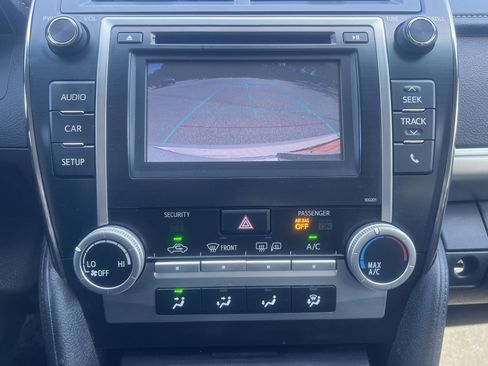 Used 2014 Toyota Camry SE image 4