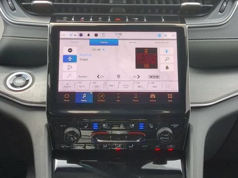 Used 2023 Jeep Grand Cherokee L Limited w/ Luxury Tech Group II AWD/4WD image 17