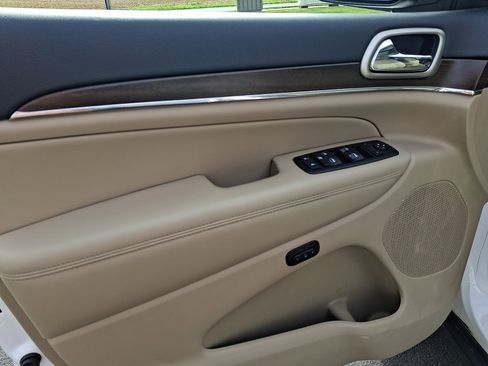 Used 2015 Jeep Grand Cherokee Limited w/ Luxury Group II AWD/4WD image 12