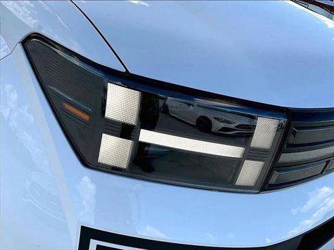 Used 2025 Hyundai Santa Fe Limited image 30