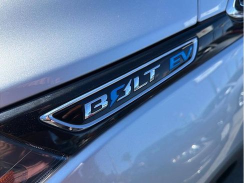 Used 2019 Chevrolet Bolt Premier w/ Infotainment Package FWD image 29