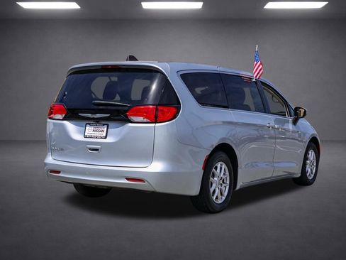 Used 2023 Chrysler Voyager LX FWD image 4