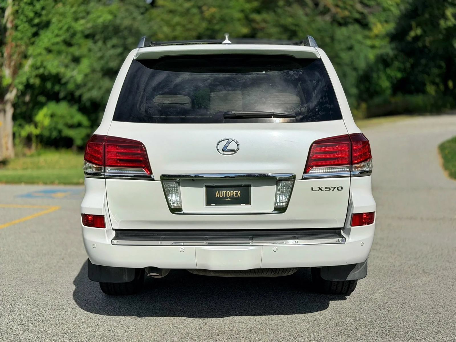 Used 2013 Lexus LX 570 4WD w/ Luxury Pkg image 10