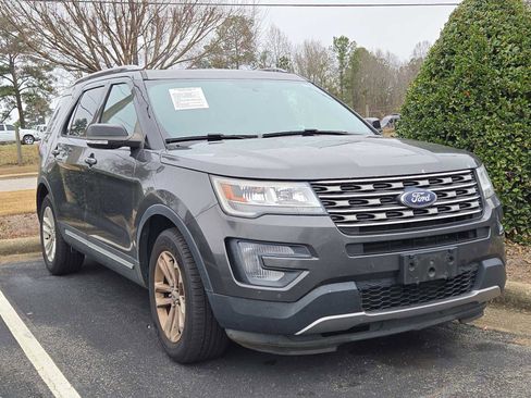 Used 2017 Ford Explorer XLT w/ Equipment Group 202A image 1