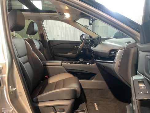 Used 2024 Nissan Rogue SL w/ SL Premium Package image 26