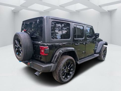 Used 2023 Jeep Wrangler Unlimited Sahara w/ Cold Weather Group AWD/4WD image 3