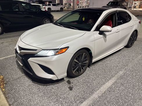 Used 2018 Toyota Camry XSE image 4