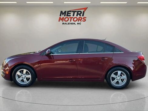 Used 2016 Chevrolet Cruze LT w/ Technology Package image 8