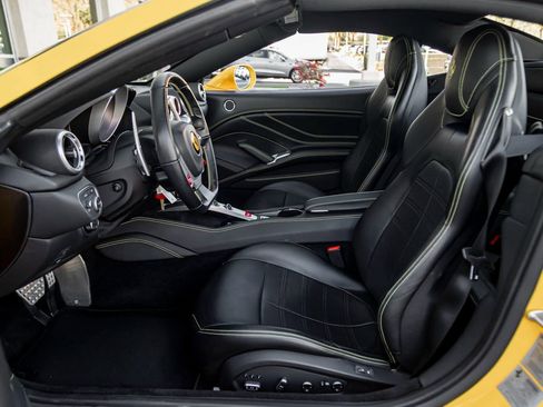 Used 2018 Ferrari California T image 15