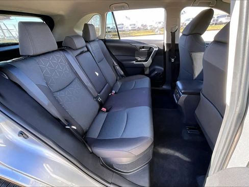 Used 2025 Toyota RAV4 XLE image 17