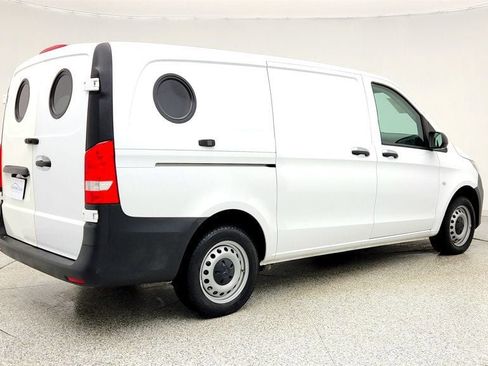 Used 2023 Mercedes-Benz Metris image 5