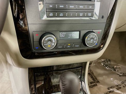 Used 2011 Cadillac DTS Luxury FWD image 14