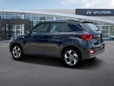 New 2025 Hyundai Venue SEL image 4