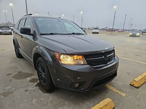 Used 2019 Dodge Journey SE w/ Connectivity Group image 3