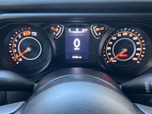 Used 2025 Jeep Wrangler Sport image 26