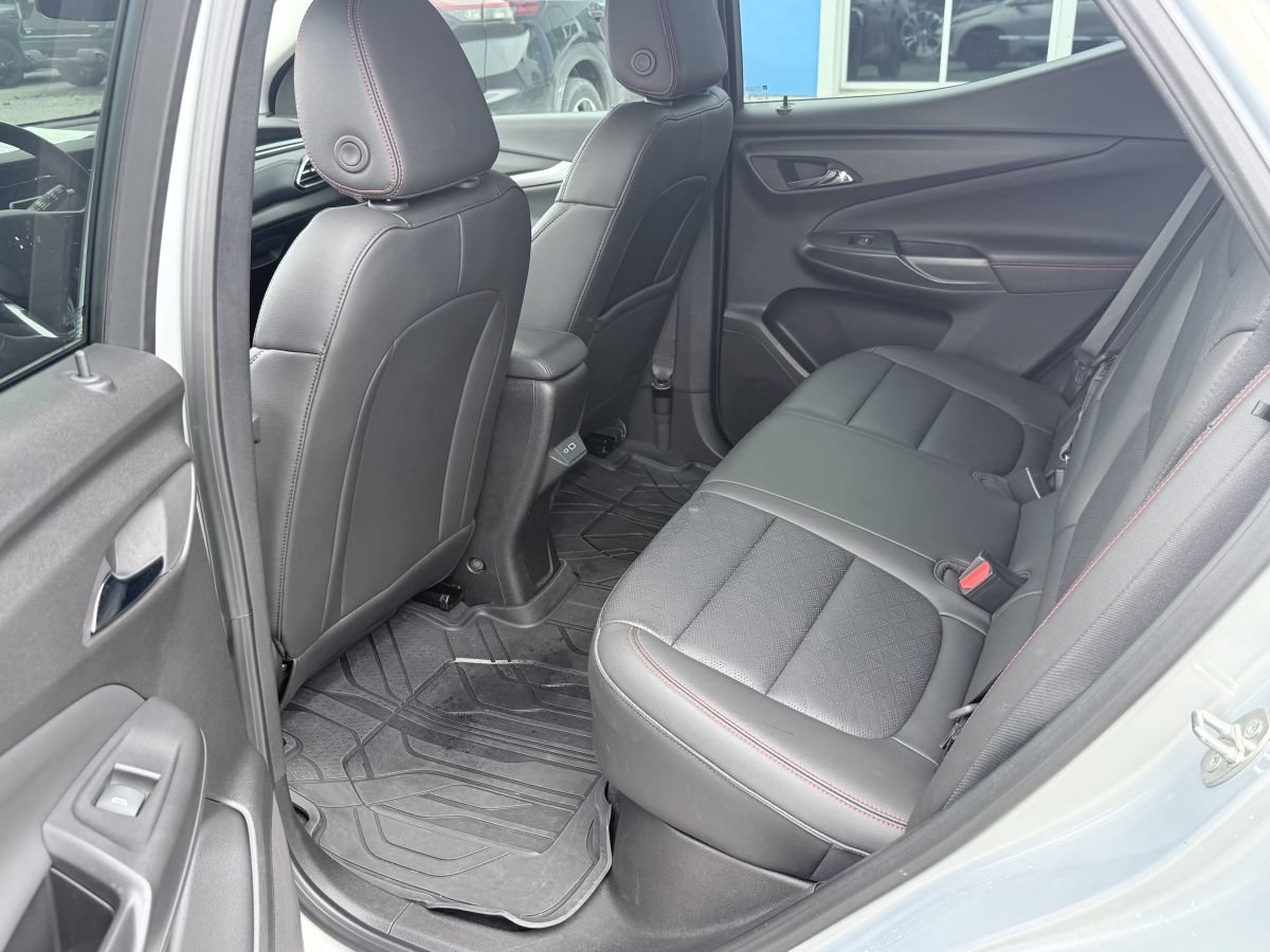 Used 2023 Chevrolet Bolt EUV LT w/ Convenience Package FWD image 12