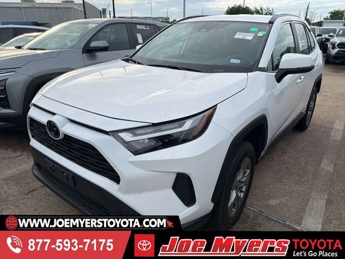 Used 2025 Toyota RAV4 XLE FWD image 1