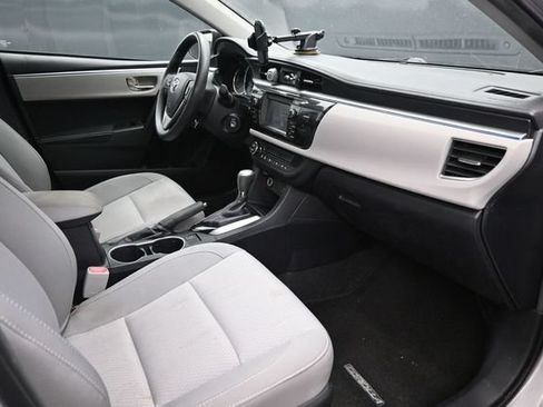 Used 2014 Toyota Corolla LE FWD image 18