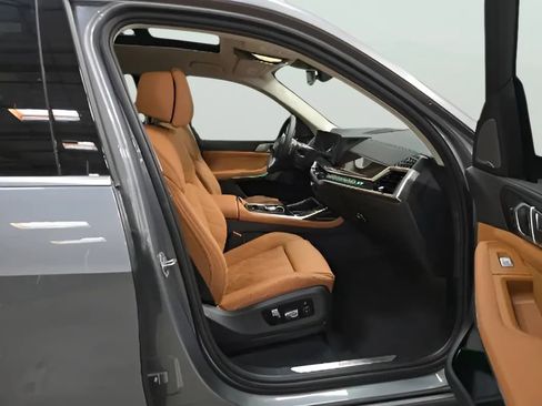 Used 2026 BMW X7 xDrive40i w/ Premium Package AWD/4WD image 8