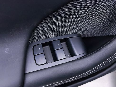 Used 2022 Tesla Model S image 16