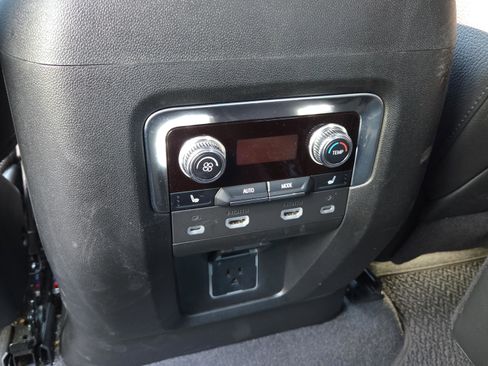 Used 2024 GMC Yukon XL Denali w/ Advanced Technology Package image 15