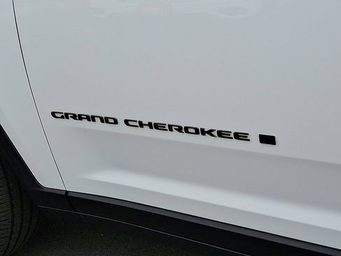 Certified 2023 Jeep Grand Cherokee Altitude AWD/4WD image 31