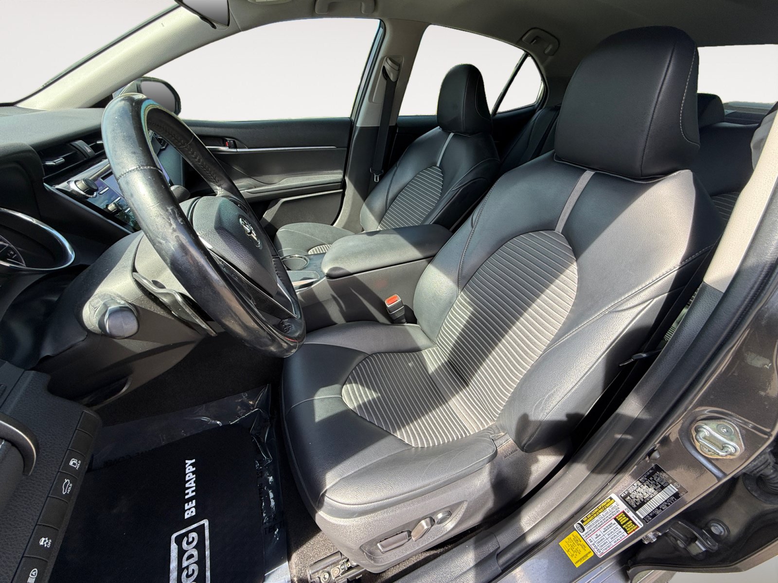 Used 2020 Toyota Camry SE FWD image 10
