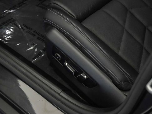 Used 2025 BMW 530i w/ Premium Package image 22