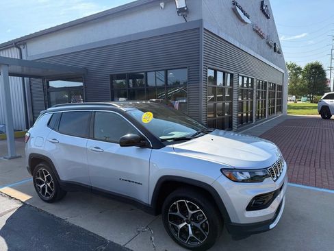 Used 2025 Jeep Compass Limited AWD/4WD image 6