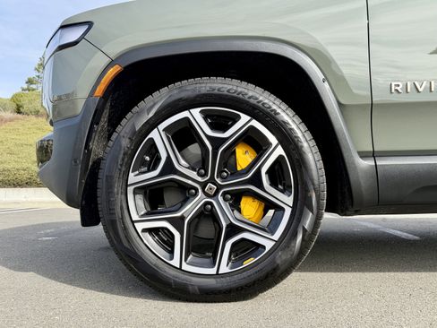Used 2022 Rivian R1T Launch Edition image 24