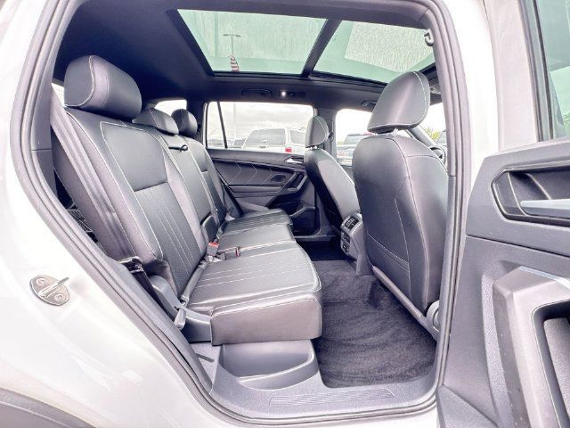 Used 2022 Volkswagen Tiguan SE R-Line AWD/4WD image 27