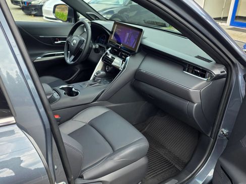 Used 2024 Toyota Venza XLE AWD/4WD image 11