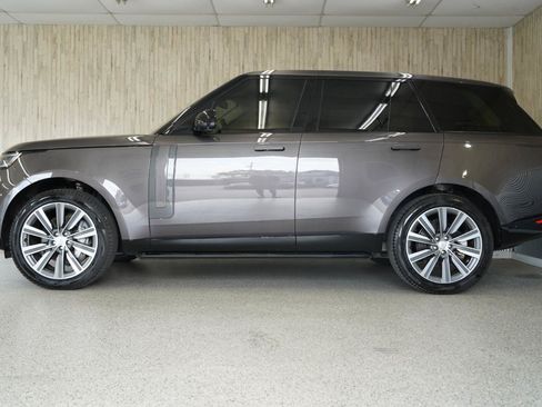Used 2023 Land Rover Range Rover SE AWD/4WD image 5