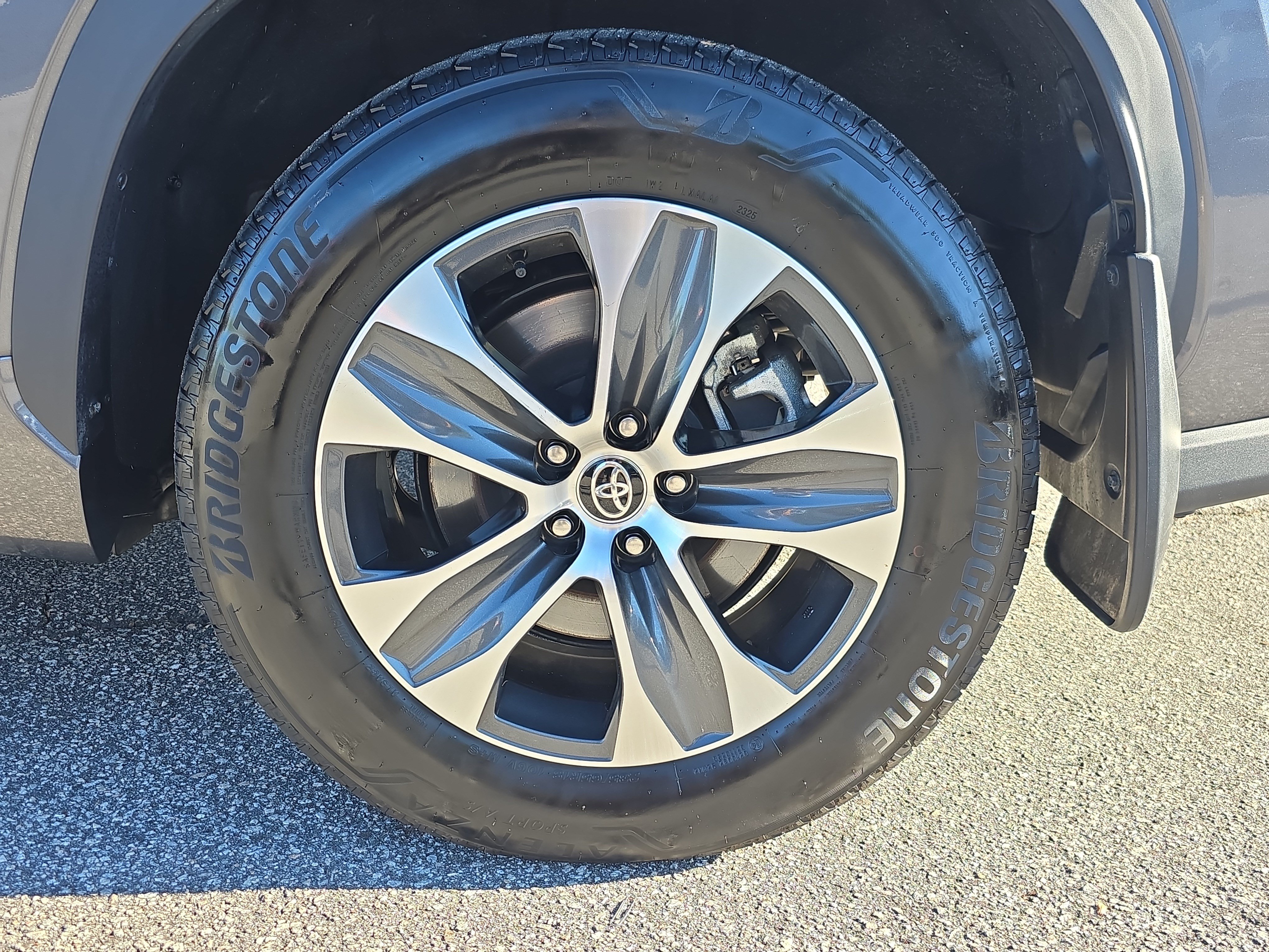 Used 2025 Toyota Highlander XLE AWD/4WD image 31