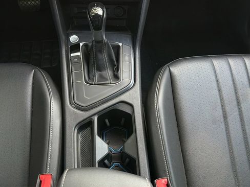 Used 2024 Volkswagen Tiguan SE FWD image 19