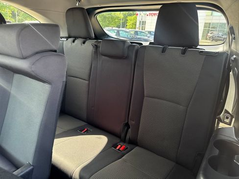Used 2023 Toyota Highlander LE FWD image 40