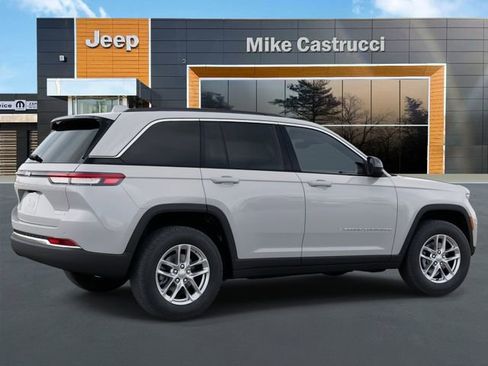 New 2026 Jeep Grand Cherokee Laredo image 5
