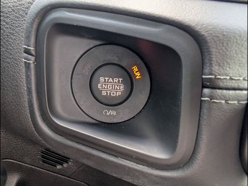 Used 2025 Jeep Gladiator Rubicon AWD/4WD image 11