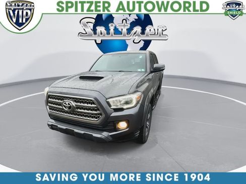 Used 2017 Toyota Tacoma TRD Sport w/ Premium & Technology Package image 4