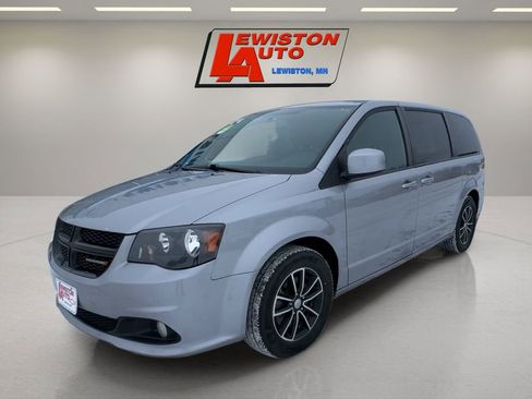 Used 2018 Dodge Grand Caravan SE image 1