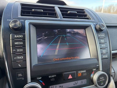 Used 2014 Toyota Camry XLE image 12