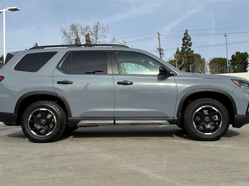 Certified 2025 Honda Pilot TrailSport image 6